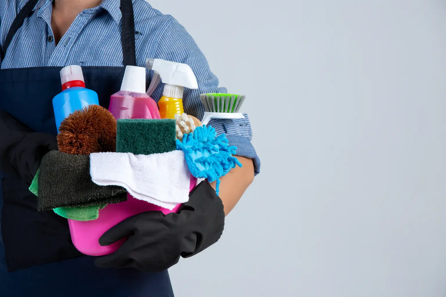 freepik__ndere-die-farbe-der-handschuhe-auf-den-armen-der-p__99049